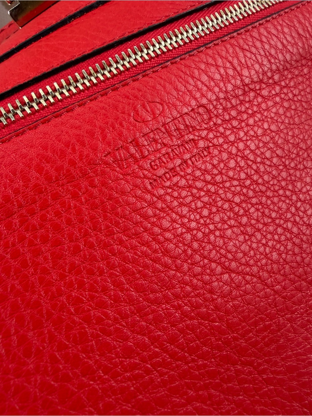 VALENTINO GARAVANI ROCKSTUD RED LEATHER Carryall Tote Bag w/ COA Stunning! - Picture 6 of 17
